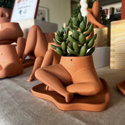 Mini Kneeling Leggy - Terracotta