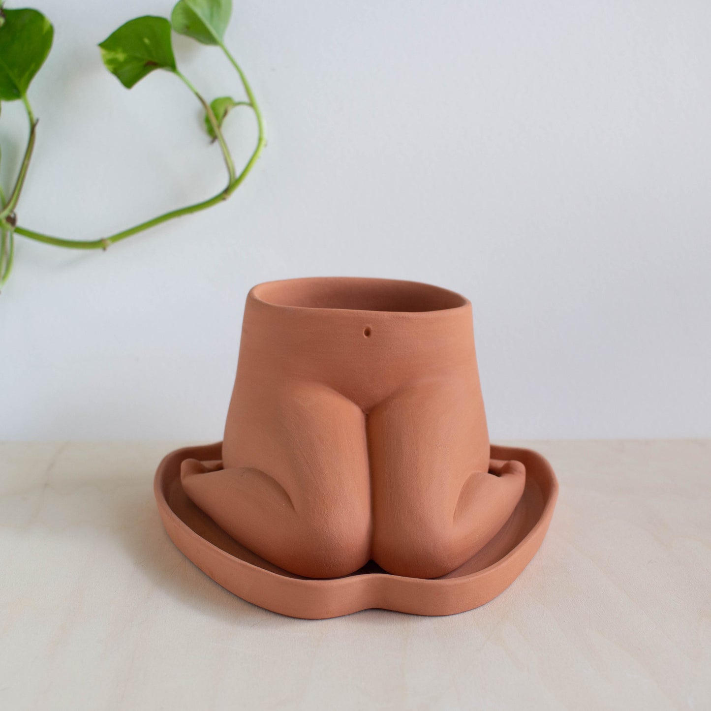 Kneeling Leggy - Terracotta