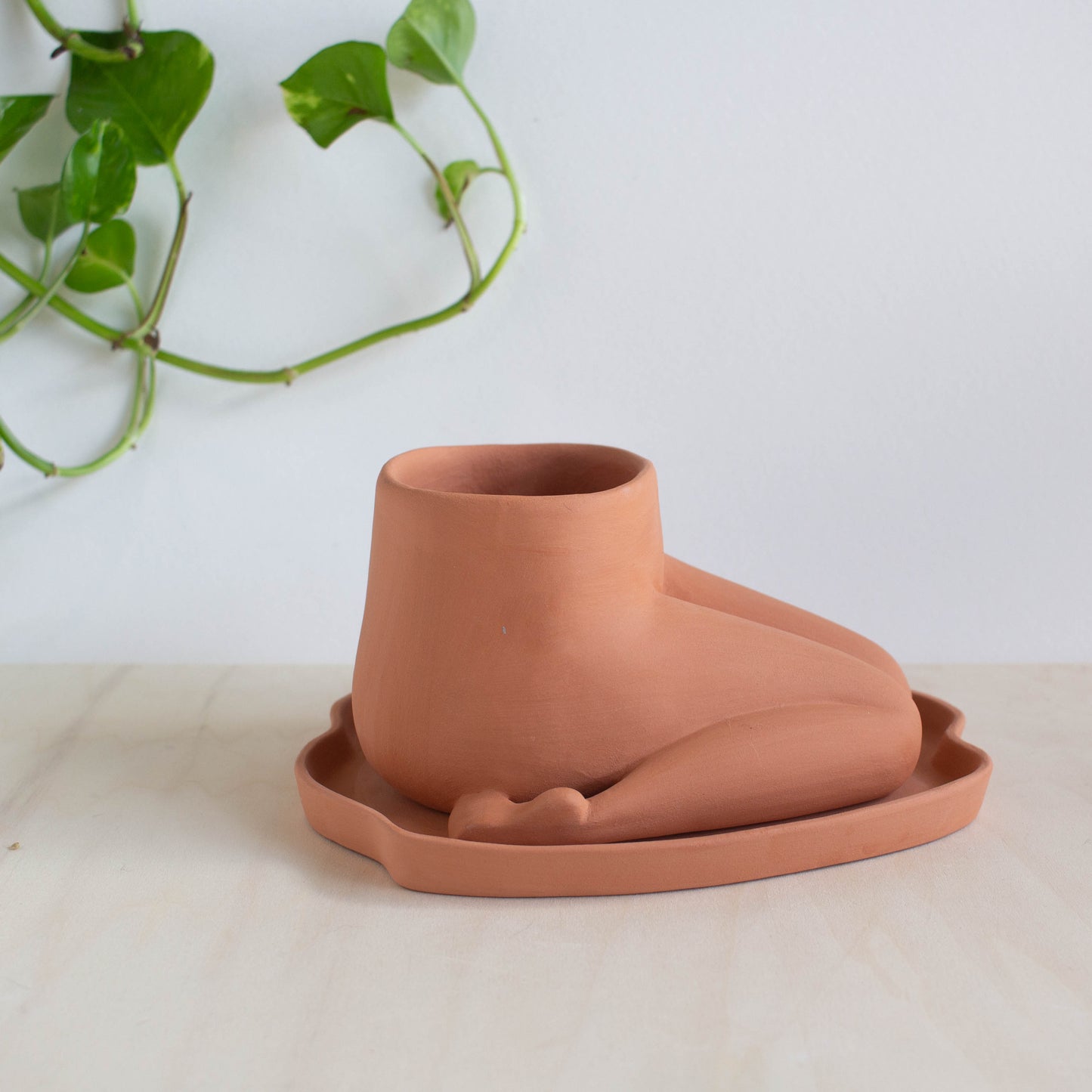Kneeling Leggy - Terracotta
