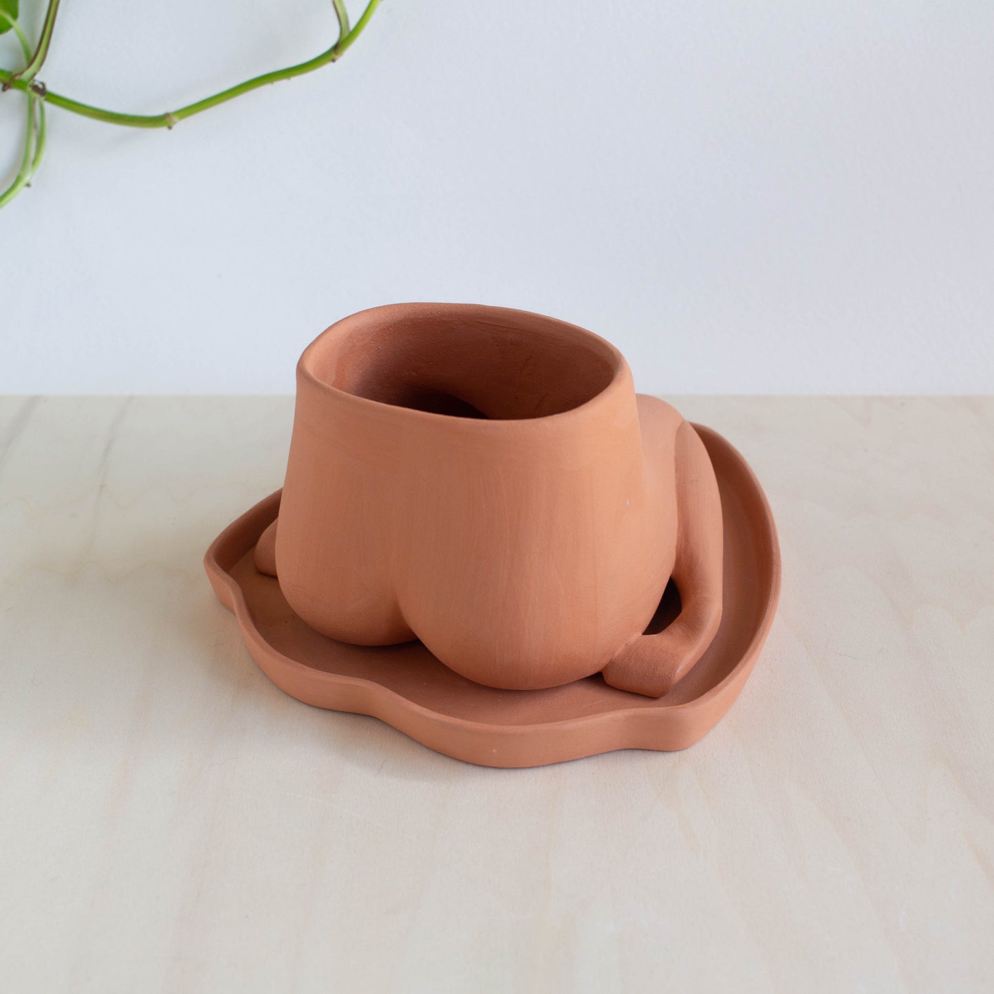 Kneeling Leggy - Terracotta