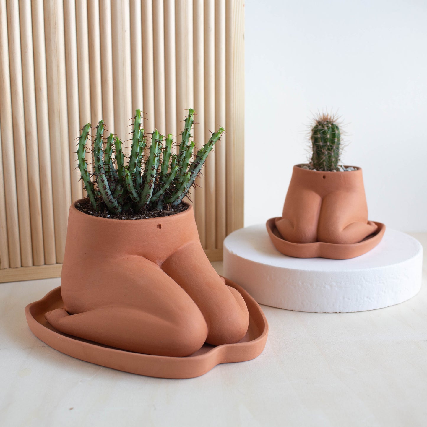 Kneeling Leggy - Terracotta