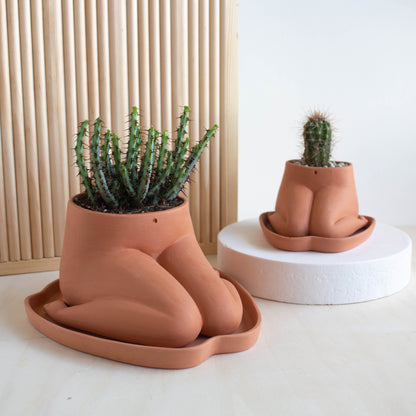 Kneeling Leggy - Terracotta